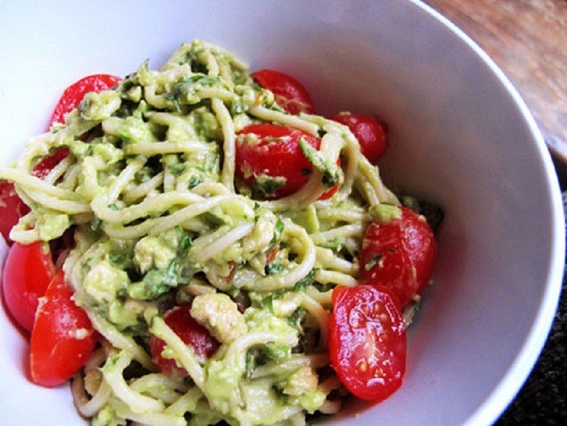 receta-pasta-pesto-aguacate